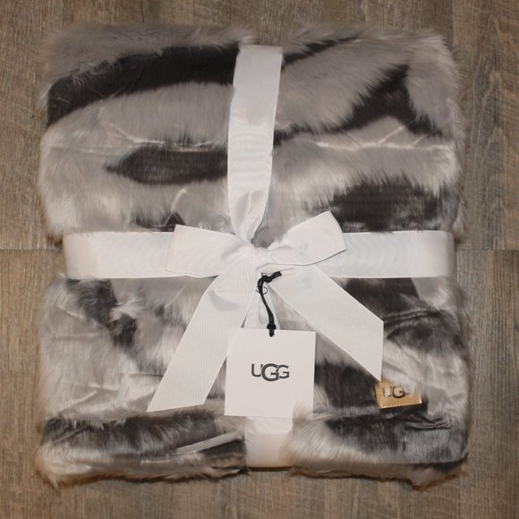 NWT‎ UGG SHAYLA ZEBRA FUR 50 X 70 THROW GRAY $168 - Picture 1 of 6